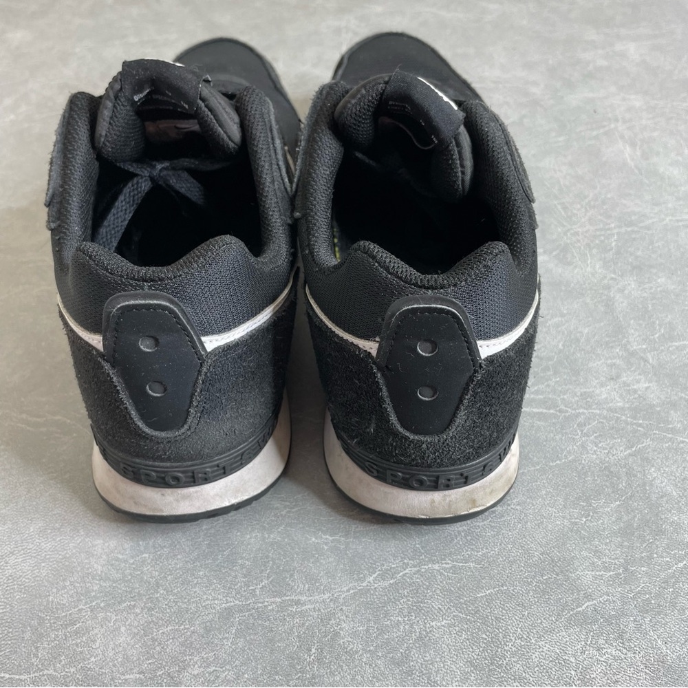 Nike Venture Runner Men's Black Sneakers - Picture 2 of 7